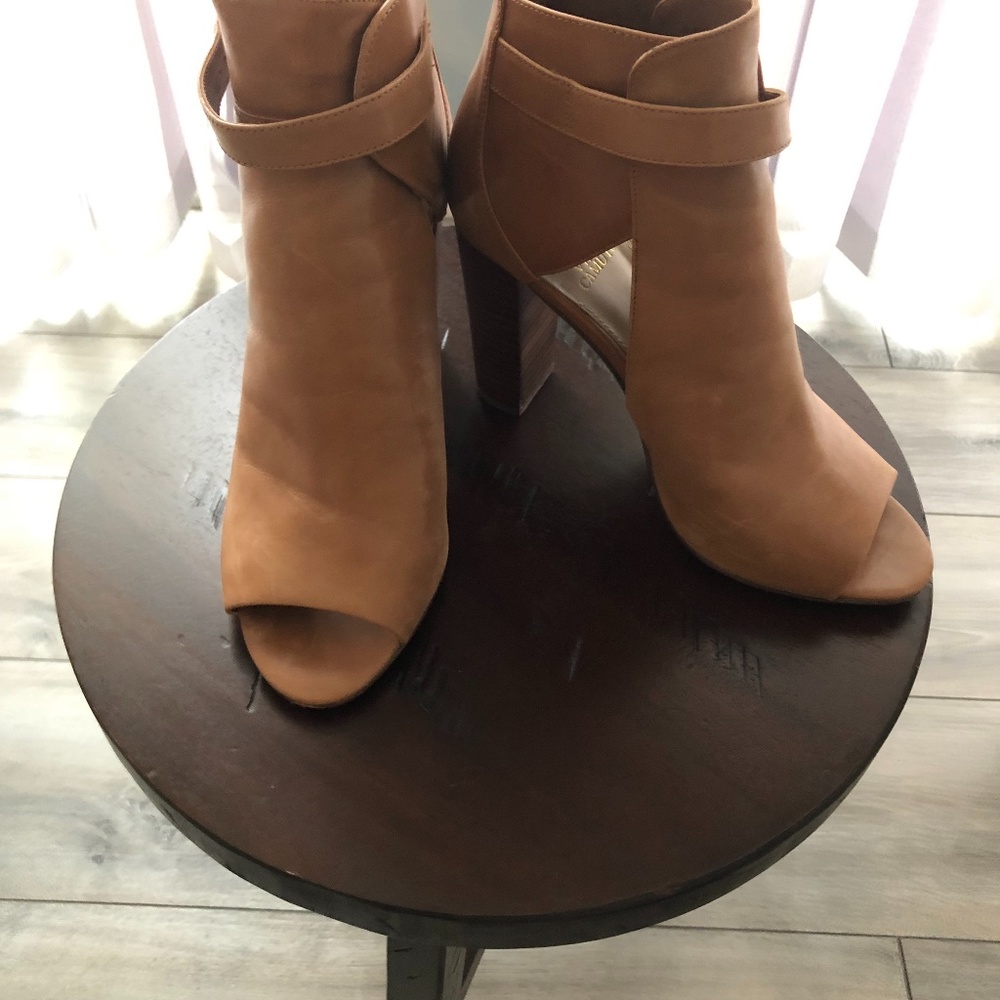 Vince Camuto, size 10, tan colored open toe bootie